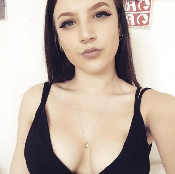 FlirtyNadia from California,United States